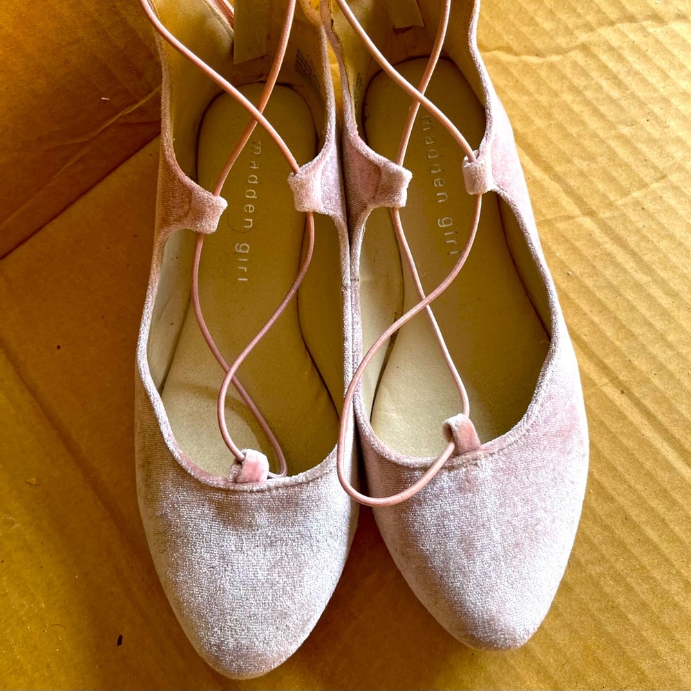 GIRLS SHOES